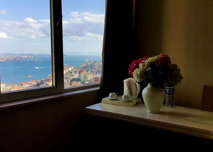 מלון Taksim Square 4*