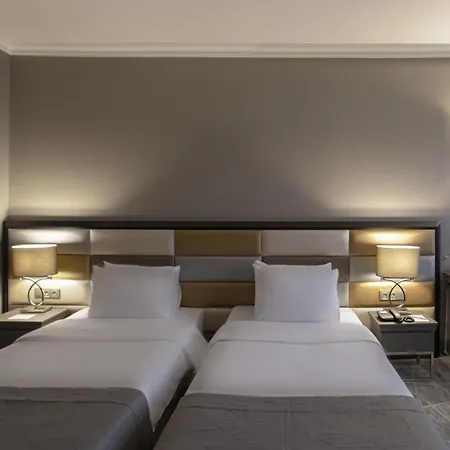 酒店 塔克西姆广场酒店 4*